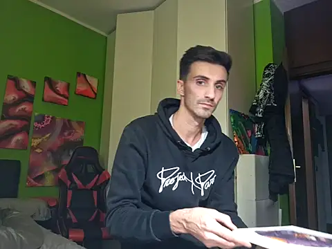 Snapshot of MASTERBULLY chatting on October 2025 10:08:02 PM MASTERBULLY online show from October 2025 10:08:02 PM