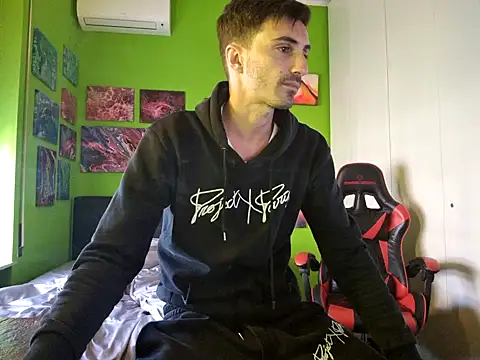 Snapshot of MASTERBULLY chatting on October 2025 11:18:01 AM MASTERBULLY online show from October 2025 11:18:01 AM