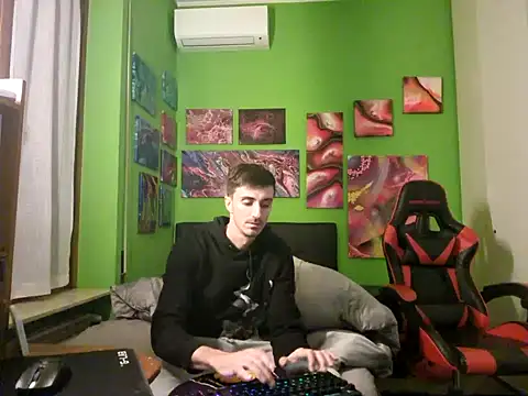 Snapshot of MASTERBULLY chatting on October 2025 11:24:02 PM MASTERBULLY online show from October 2025 11:24:02 PM