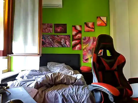 Snapshot of MASTERBULLY chatting on October 2025 01:41:02 PM MASTERBULLY online show from October 2025 01:41:02 PM