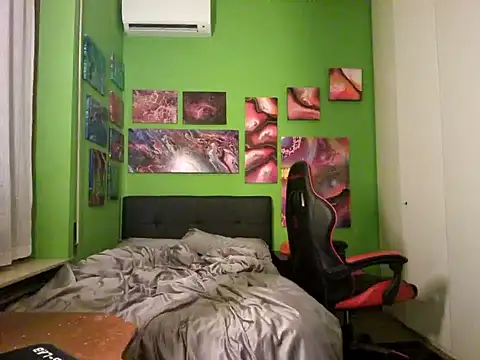 Snapshot of MASTERBULLY chatting on October 2025 10:08:01 PM MASTERBULLY online show from October 2025 10:08:01 PM