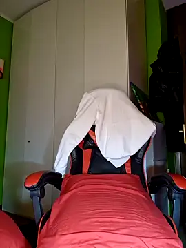 Snapshot of MASTERBULLY chatting on October 2025 03:58:01 PM MASTERBULLY online show from October 2025 03:58:01 PM