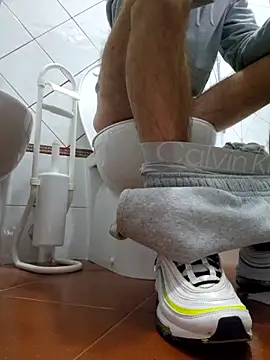 Snapshot of MASTERBULLY chatting on October 2025 12:11:01 PM MASTERBULLY online show from October 2025 12:11:01 PM