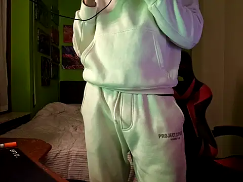 Snapshot of MASTERBULLY chatting on October 2025 10:22:02 PM MASTERBULLY online show from October 2025 10:22:02 PM