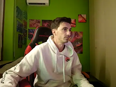 Snapshot of MASTERBULLY chatting on November 2025 12:32:01 AM MASTERBULLY online show from November 2025 12:32:01 AM