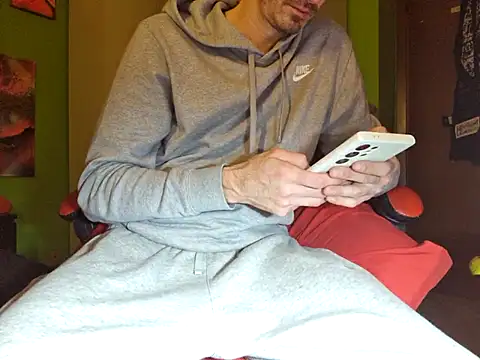 Snapshot of MASTERBULLY chatting on November 2025 04:55:01 PM MASTERBULLY online show from November 2025 04:55:01 PM