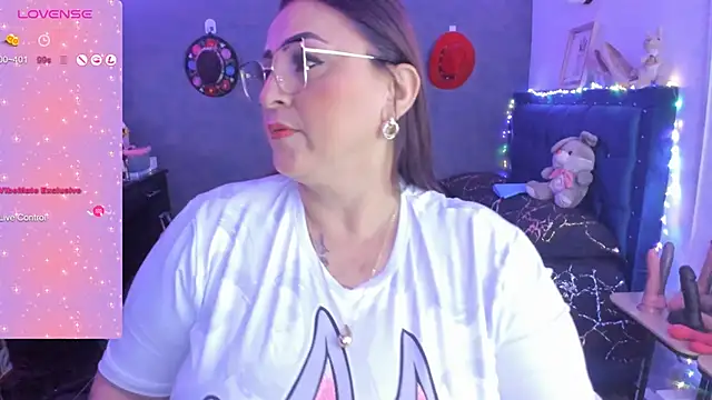 Snapshot of Ivonnee__ chatting on January 2025 02:35:01 AM Ivonnee online show from January 2025 02:35:01 AM