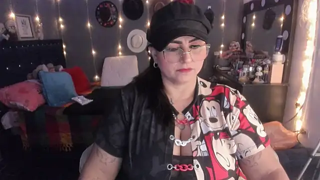 Snapshot of Ivonnee__ chatting on March 2025 06:53:01 AM Ivonnee online show from March 2025 06:53:01 AM