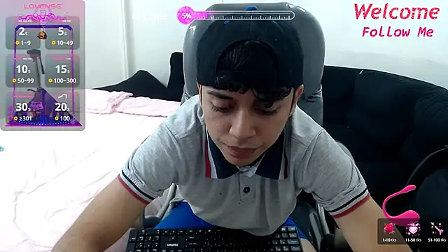 Snapshot of DamiBright chatting on March 2025 06:33:01 PM DamiBright online show from March 2025 06:33:01 PM