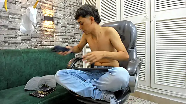 Snapshot of DamiBright chatting on October 2025 05:55:02 PM DamiBright online show from October 2025 05:55:02 PM