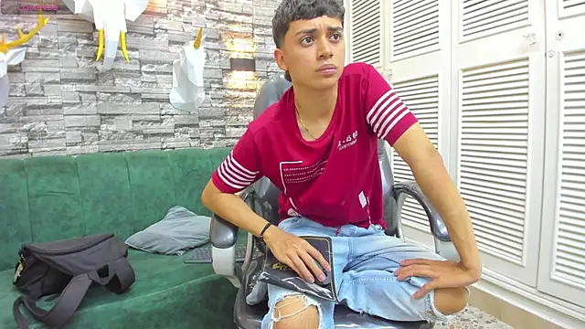 Snapshot of DamiBright chatting on October 2025 05:48:02 PM DamiBright online show from October 2025 05:48:02 PM