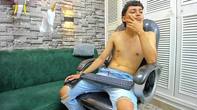 Snapshot of DamiBright chatting on November 2025 05:36:02 PM DamiBright online show from November 2025 05:36:02 PM