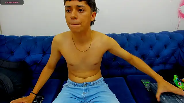 Snapshot of DamiBright chatting on November 2025 06:41:04 PM DamiBright online show from November 2025 06:41:04 PM