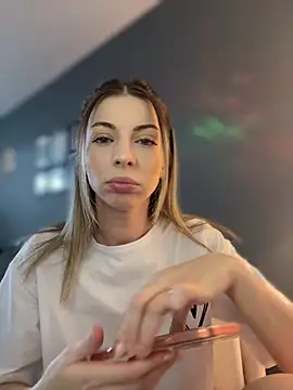 Mia Ethan online show from May 2026 12:02:01 PM