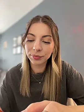 Mia Ethan online show from June 2026 07:18:01 AM