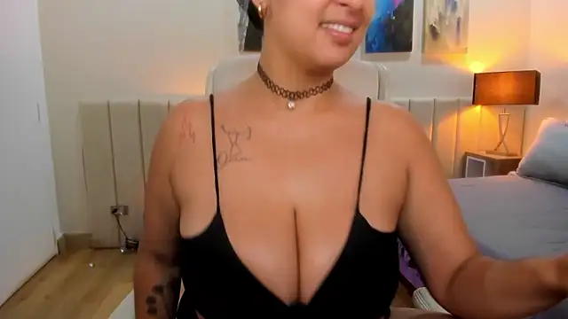 Snapshot of DaniRousse chatting on January 2026 10:46:02 PM DaniRousse online show from January 2026 10:46:02 PM