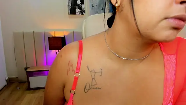 Snapshot of DaniRousse chatting on February 2026 06:50:02 PM DaniRousse online show from February 2026 06:50:02 PM