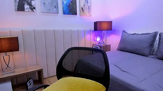 Snapshot of DaniRousse chatting on April 2026 11:24:01 PM DaniRousse online show from April 2026 11:24:01 PM