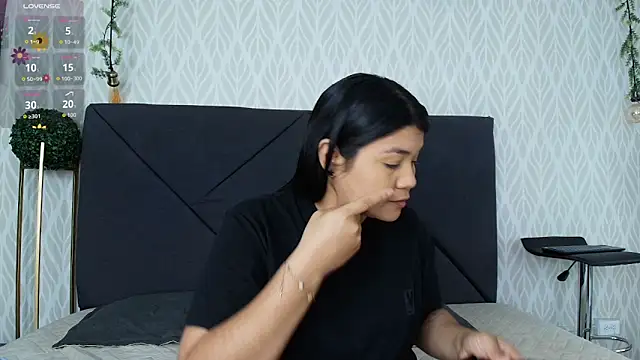 Snapshot of sandy_rivas chatting on April 2026 12:06:01 PM sandy rivas online show from April 2026 12:06:01 PM