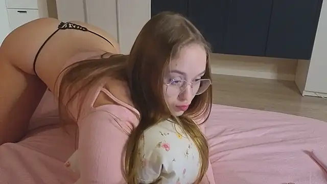 Snapshot of endlesssoffi chatting on December 2025 06:24:02 PM endlesssoffi online show from December 2025 06:24:02 PM