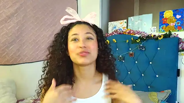 Snapshot of Milkdulce1 chatting on April 2026 01:22:01 PM Milkdulce1 online show from April 2026 01:22:01 PM