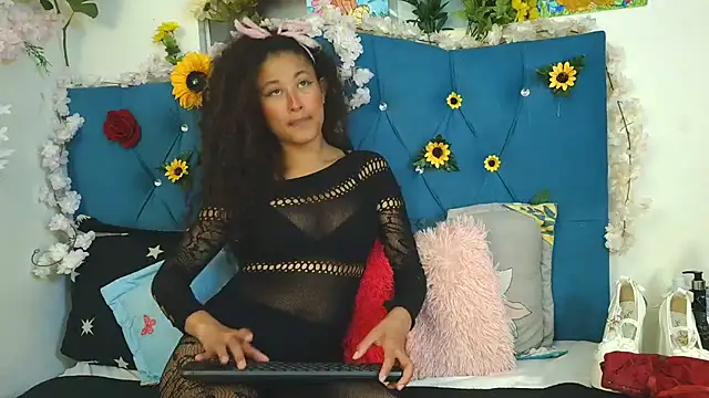 Snapshot of Milkdulce1 chatting on May 2026 02:03:02 PM Milkdulce1 online show from May 2026 02:03:02 PM