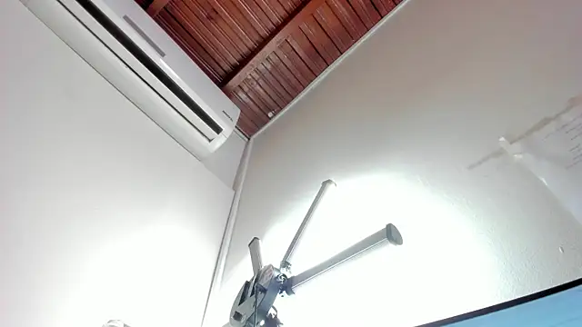 Snapshot of Aleja_arango1 chatting on October 2025 10:21:02 PM Aleja arango1 online show from October 2025 10:21:02 PM