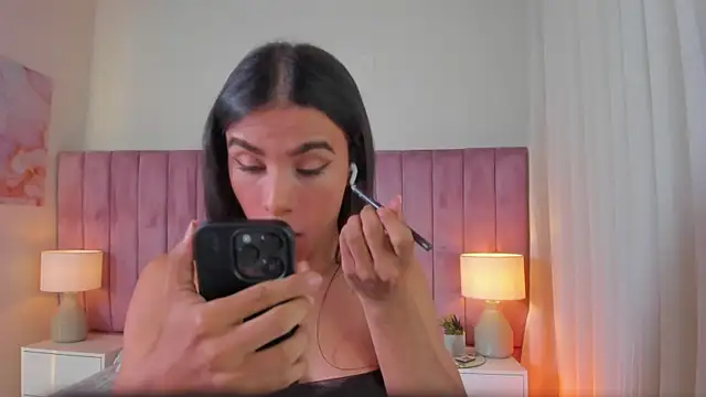 Snapshot of Aleja_arango1 chatting on January 2026 09:18:01 PM Aleja arango1 online show from January 2026 09:18:01 PM