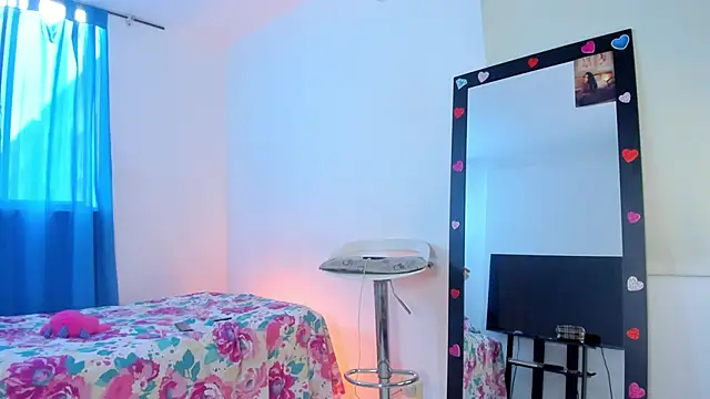 Aleja arango1 online show from April 2026 09:20:02 PM