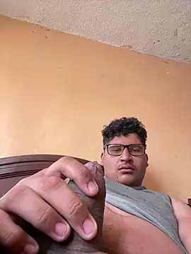 Snapshot of Ruk436 chatting on December 2024 08:33:02 PM Ruk436 online show from December 2024 08:33:02 PM