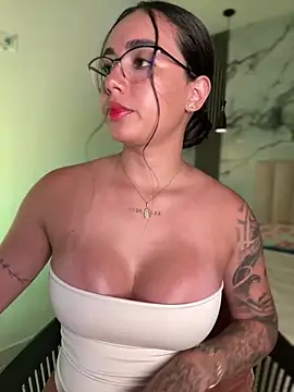 Pink Jazmin online show from April 2026 01:29:01 AM