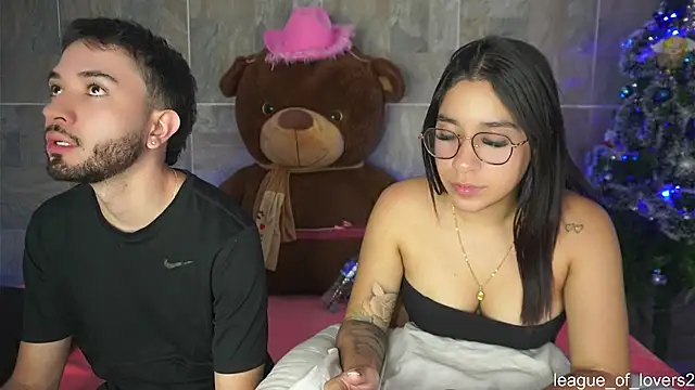 Snapshot of LeagueOfLovers chatting on December 2024 03:39:01 AM LeagueOfLovers online show from December 2024 03:39:01 AM