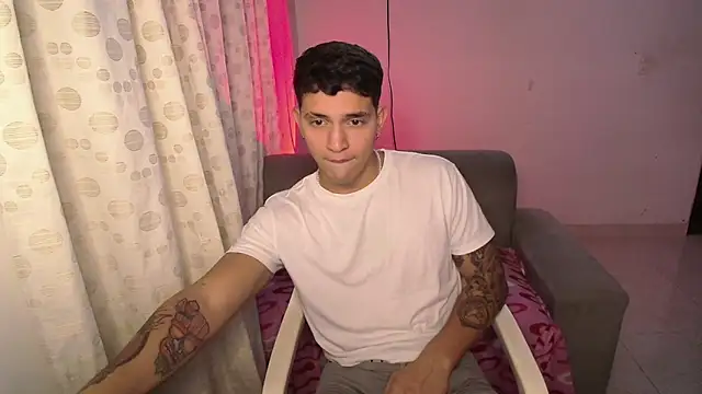 Snapshot of Aangelhot chatting on December 2024 11:49:02 PM Aangelhot online show from December 2024 11:49:02 PM