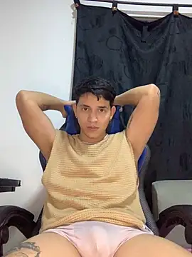 Snapshot of Aangelhot chatting on January 2025 01:41:01 AM Aangelhot online show from January 2025 01:41:01 AM