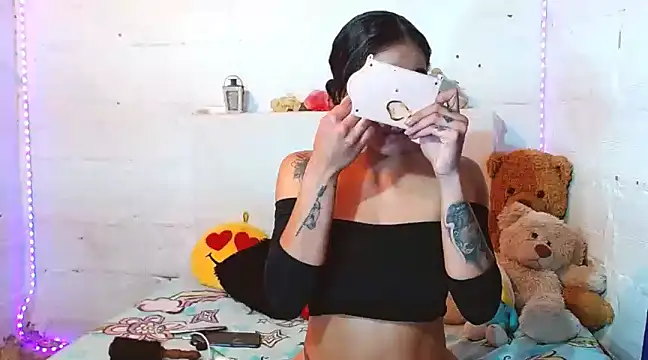 Snapshot of kendall-storm chatting on February 2025 01:23:02 AM kendall-storm online show from February 2025 01:23:02 AM