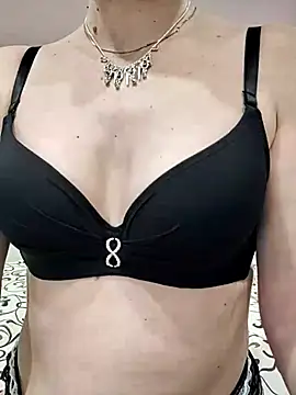 Snapshot of NEW_CRYSTAL chatting on January 2025 10:40:01 AM NEW CRYSTAL online show from January 2025 10:40:01 AM