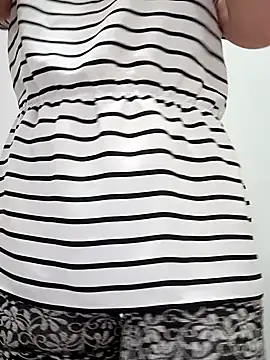 Snapshot of NEW_CRYSTAL chatting on September 2025 06:15:02 AM NEW CRYSTAL online show from September 2025 06:15:02 AM