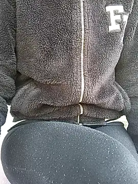 Snapshot of NEW_CRYSTAL chatting on September 2025 06:06:02 AM NEW CRYSTAL online show from September 2025 06:06:02 AM