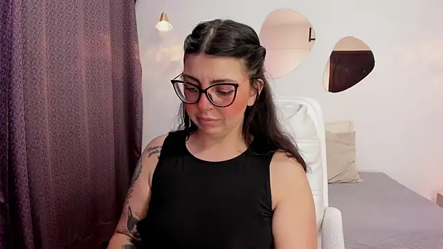 Snapshot of Vioolletta chatting on October 2025 06:52:01 PM Vioolletta online show from October 2025 06:52:01 PM