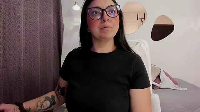 Snapshot of Vioolletta chatting on October 2025 07:26:01 PM Vioolletta online show from October 2025 07:26:01 PM