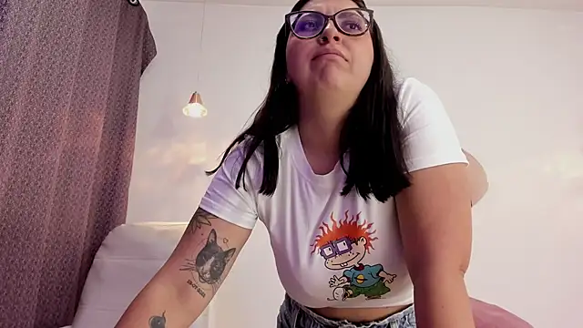 Snapshot of Vioolletta chatting on October 2025 08:27:02 PM Vioolletta online show from October 2025 08:27:02 PM