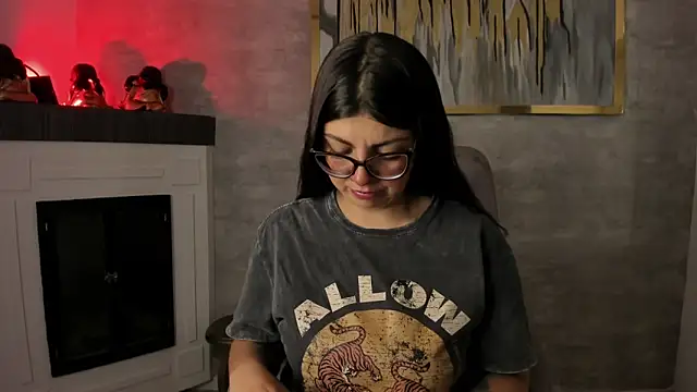 Snapshot of Vioolletta chatting on December 2025 05:51:02 PM Vioolletta online show from December 2025 05:51:02 PM