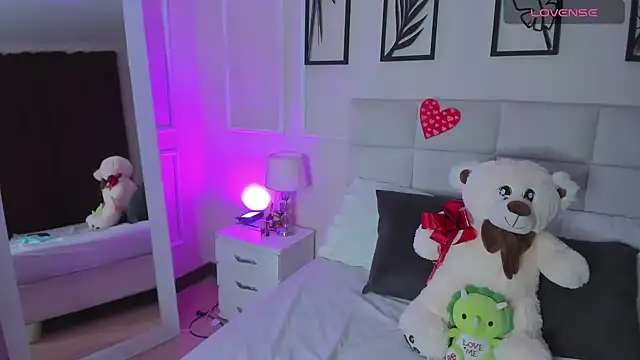 Snapshot of Amber__Sanchez chatting on February 2025 08:54:01 PM Amber Sanchez online show from February 2025 08:54:01 PM