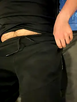 Snapshot of Dan8736 chatting on November 2025 09:37:01 PM Dan8736 online show from November 2025 09:37:01 PM