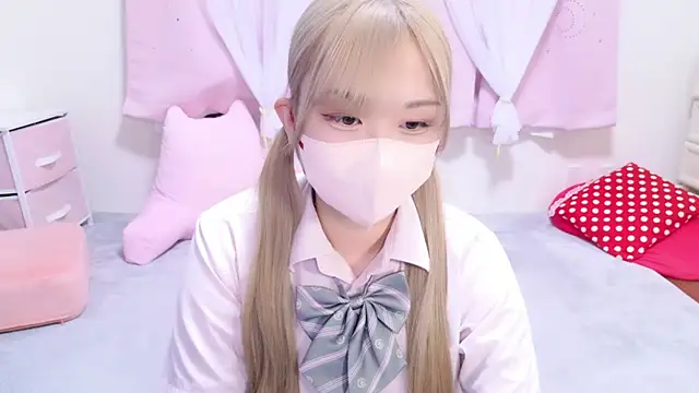 Snapshot of MAIKA_pyon chatting on March 2025 01:17:01 PM MAIKA pyon online show from March 2025 01:17:01 PM