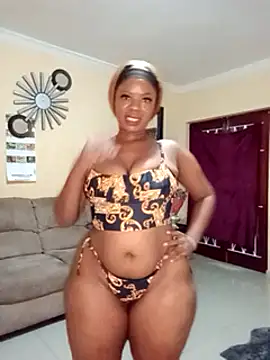 Snapshot of Luciouslips00 chatting on February 2025 07:04:01 PM Luciouslips00 online show from February 2025 07:04:01 PM