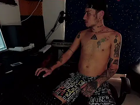 Snapshot of patrik_tattoo_ chatting on December 2024 01:06:01 PM patrik tattoo online show from December 2024 01:06:01 PM