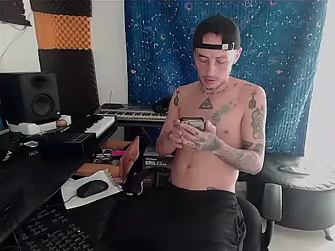 Snapshot of patrik_tattoo_ chatting on December 2024 07:03:02 PM patrik tattoo online show from December 2024 07:03:02 PM