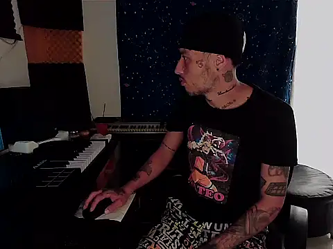 Snapshot of patrik_tattoo_ chatting on December 2024 01:36:02 PM patrik tattoo online show from December 2024 01:36:02 PM