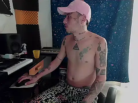 Snapshot of patrik_tattoo_ chatting on January 2025 05:05:01 PM patrik tattoo online show from January 2025 05:05:01 PM